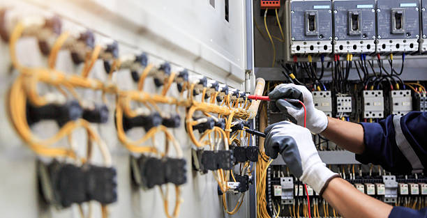 Professional Electrician technician working in Lawton, IA